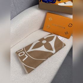 Шарф LV Lock And Keys изготовлен из ую