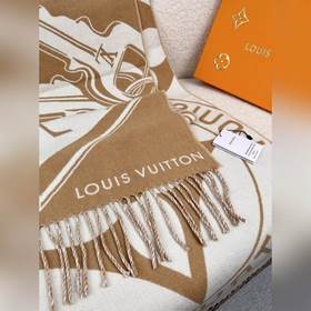 Шарф LV Lock And Keys изготовлен из ую