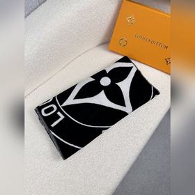 Шарф LV Lock And Keys изготовлен из ую
