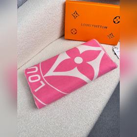Шарф LV Lock And Keys изготовлен из ую
