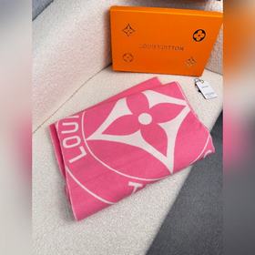 Шарф LV Lock And Keys изготовлен из ую