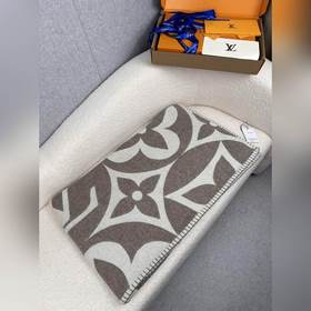 LOUIS VUITTON Женское LV Medallion B