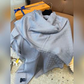 Новый шарф etit Louis украшен жаккардо