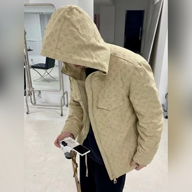 Пуховая куртка Louis Vuitton сохраняет