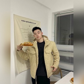 Пуховая куртка Louis Vuitton продолжае
