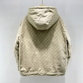 Пуховая куртка Louis Vuitton продолжае