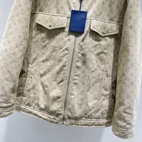 Пуховая куртка Louis Vuitton продолжае