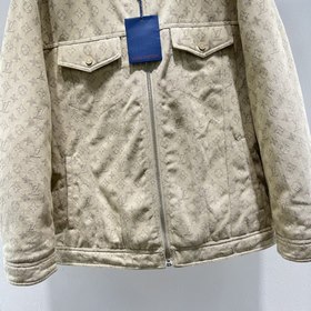 Пуховая куртка Louis Vuitton продолжае
