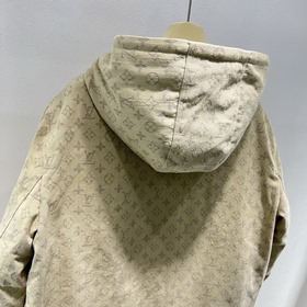 Пуховая куртка Louis Vuitton продолжае