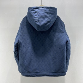 Пуховик Louis Vuitton сохраняет класси