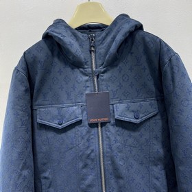 Пуховик Louis Vuitton сохраняет класси