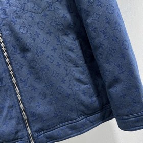Пуховик Louis Vuitton сохраняет класси