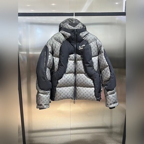 Эта пуховая куртка Louis Vuitton, пред