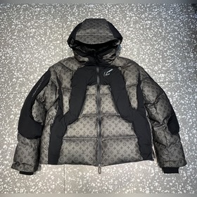 Эта пуховая куртка Louis Vuitton, пред