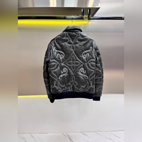 Бренд： Louis Vuitton Материал： кожа 
