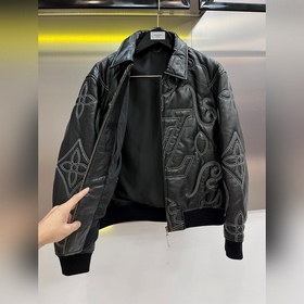 Бренд： Louis Vuitton Материал： кожа 