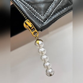 Бренд： Louis Vuitton Материал： кожа 