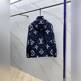 Куртка с капюшоном из нейлона с принто