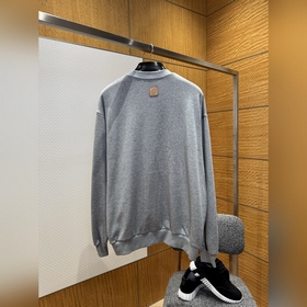 Свитшот с вышивкой LOUIS VUITTON с кру