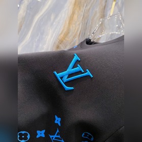 LOUIS VUITTON LV Свитшот с вышитым гра