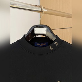 Мужская базовая одежда Louis Vuitton о