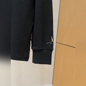 Мужская базовая одежда Louis Vuitton о