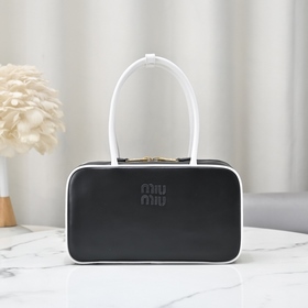 5BB172： Новая сумка Miu, изготовленная