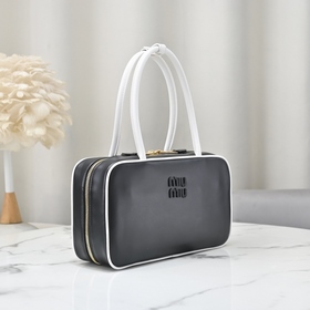 5BB172： Новая сумка Miu, изготовленная