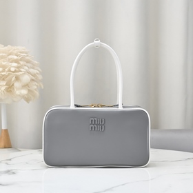 5BB172： Новая сумка Miu, изготовленная