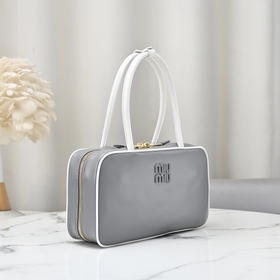 5BB172： Новая сумка Miu, изготовленная