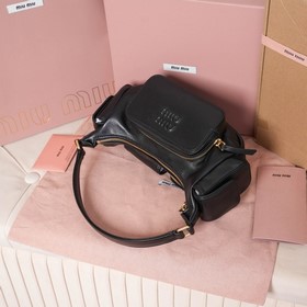 5BC146 — самая узнаваемая сумка Miu в 