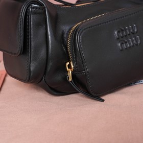 5BC146 — самая узнаваемая сумка Miu в 