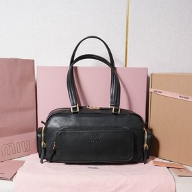 5BB175 — новая винтажная сумка Miu в с