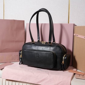 5BB175 — новая винтажная сумка Miu в с