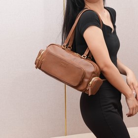5BB175 — новая винтажная сумка Miu в с