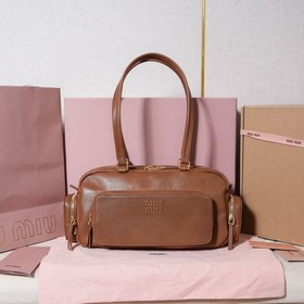 5BB175 — новая винтажная сумка Miu в с