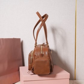 5BB175 — новая винтажная сумка Miu в с