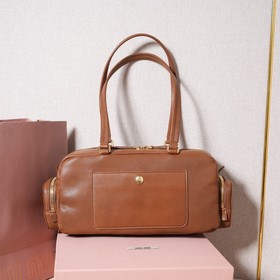 5BB175 — новая винтажная сумка Miu в с