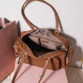 5BB175 — новая винтажная сумка Miu в с