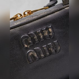 5BB173： сумка Miu нового размера с дли