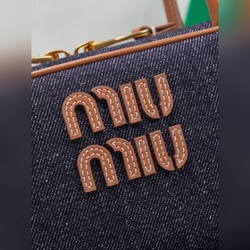 5BB173： Джинсовый синий в сочетании с 