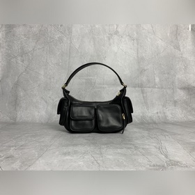 5BC146 Black M Самая характерная сумка