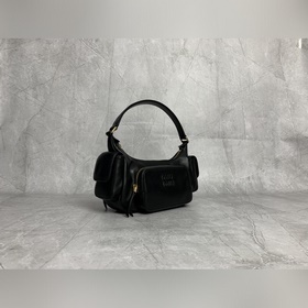 5BC146 Black M Самая характерная сумка