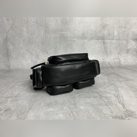 5BC146 Black M Самая характерная сумка