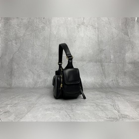 5BC146 Black M Самая характерная сумка