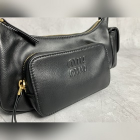 5BC146 Black M Самая характерная сумка