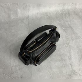 5BC146 Black M Самая характерная сумка