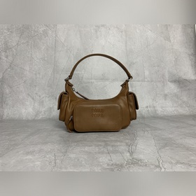 5BC146 Brown M Самая характерная сумка