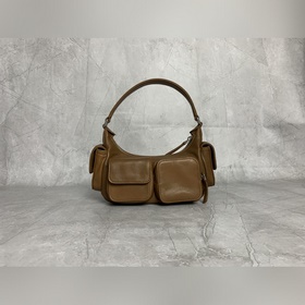 5BC146 Brown M Самая характерная сумка
