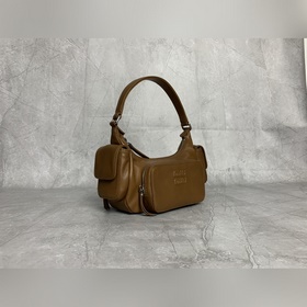 5BC146 Brown M Самая характерная сумка
